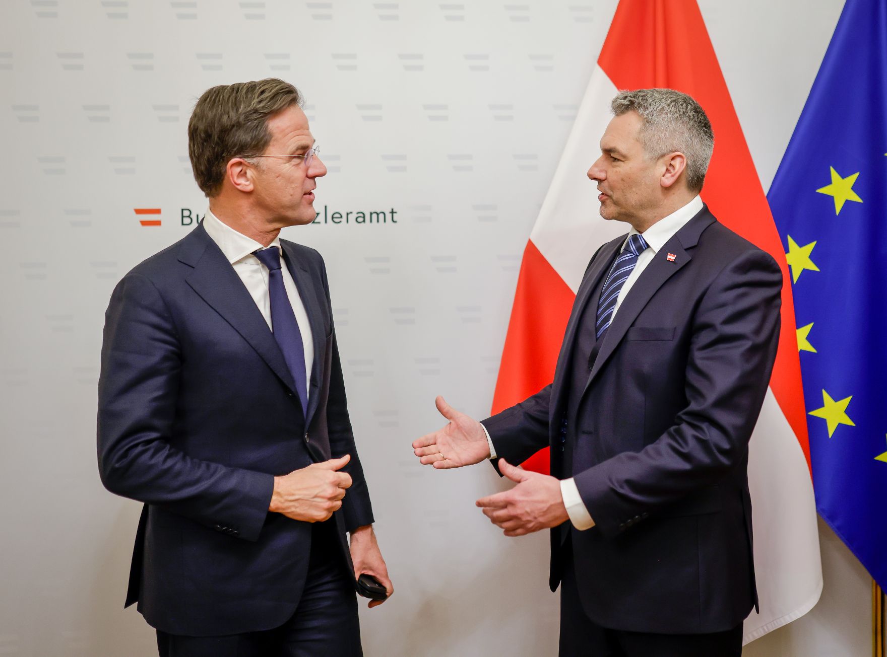 Am 26. Jänner 2023 empfing Bundeskanzler Karl Nehammer (r.) den niederländischen Premierminister Mark Rutte (l.) zu einem Gespräch im Bundeskanzleramt.