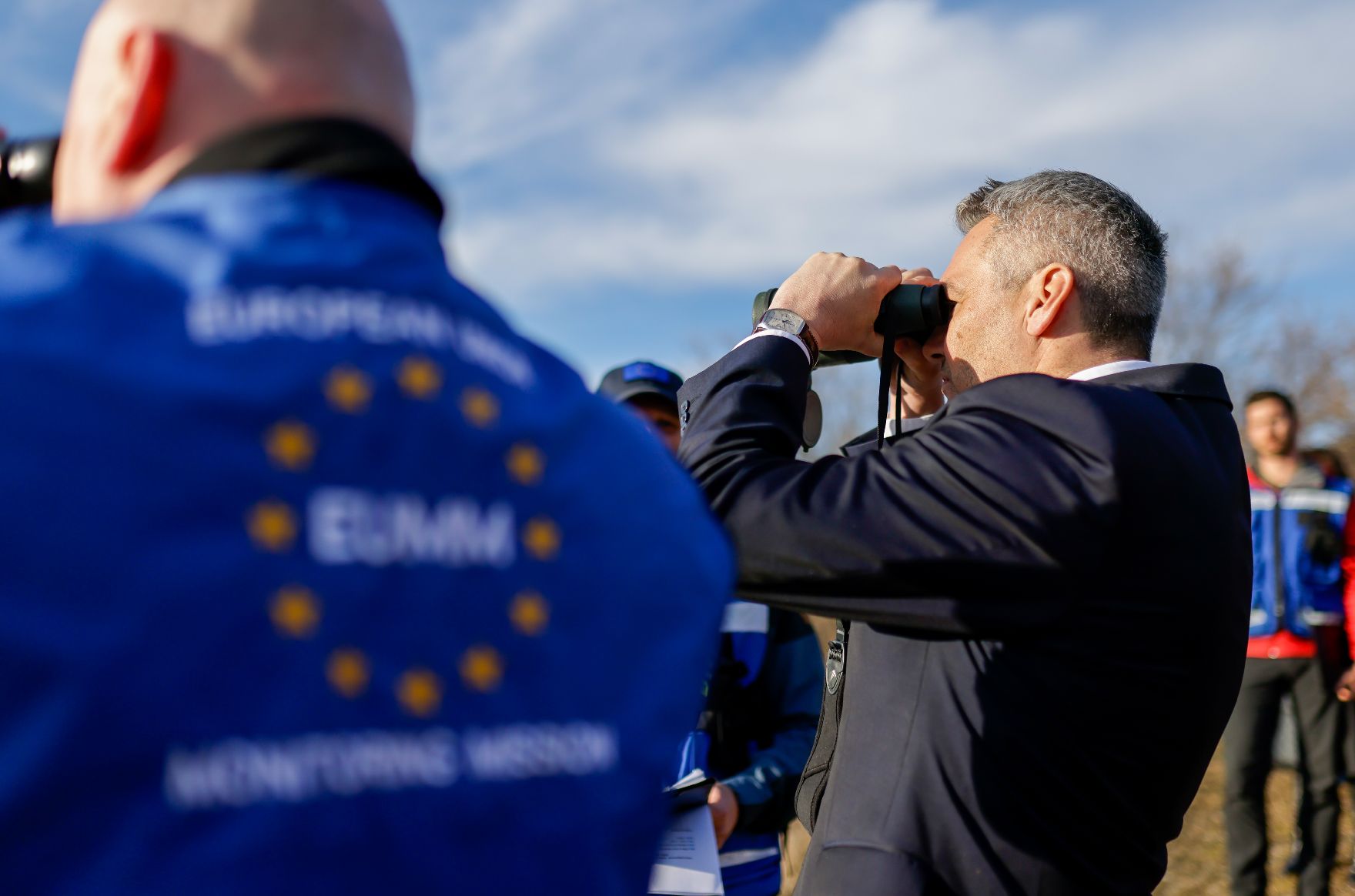 Am 30. Jänner 2023 reiste Bundeskanzler Karl Nehammer (r.) zu einem Arbeitsbesuch nach Georgien. Im Bild bei der Besichtigung der EU-Beobachtermission (EUMM).