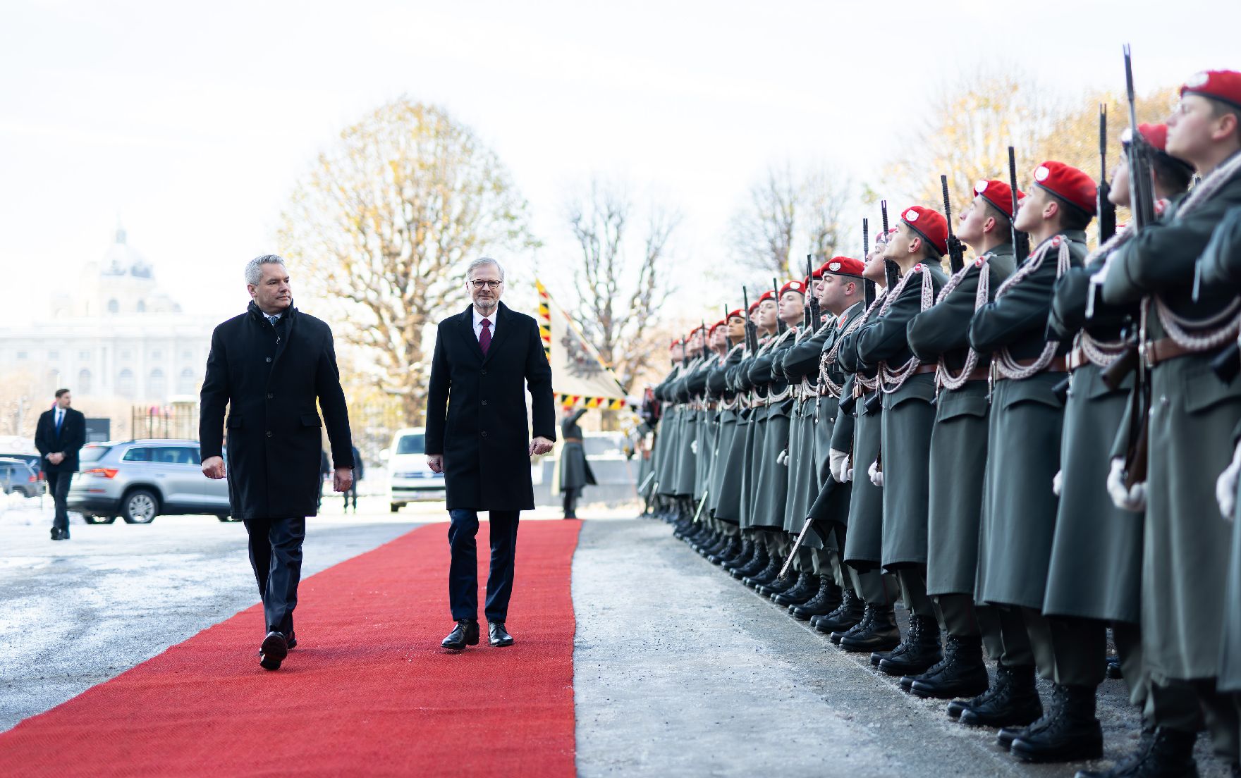 Am 4. Dezember 2023 empfing Bundeskanzler Karl Nehammer (l.) den tschechischen Ministerpräsidenten Petr Fiala (r.) zu einem Arbeitsgespräch.