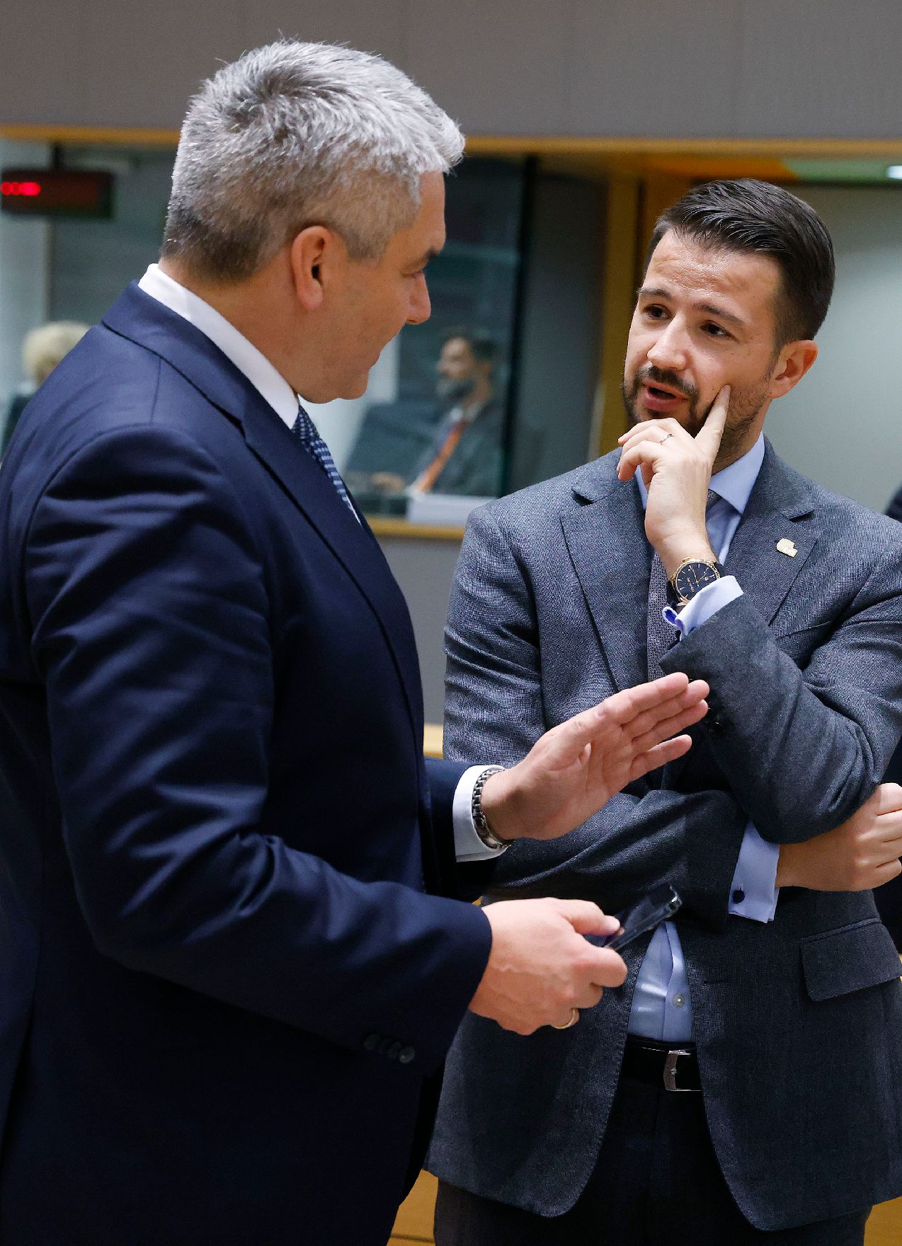 Am 13. Dezember 2023 nahm Bundeskanzler Karl Nehammer (l.) am EU-Westbalkan Gipfel in Brüssel teil. Im Bild mit Jakov Milatovic (r.) dem Präsidenten von Montenegro.