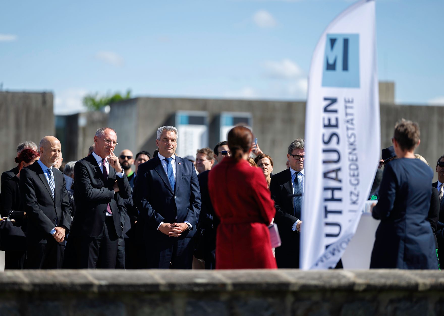 Am 2. Mai 2024 nahm Bundeskanzler Karl Nehammer (m.l.) am Festakt zum Gedenken an die Befreiung des KZ-Gusen und KZ-Mauthausen teil. Im Bild mit Bundesminister Martin Polaschek (m.r.), Bundesminister Gerhard Karner (2.v.l.) und Bundesminister Martin Kocher (l.).