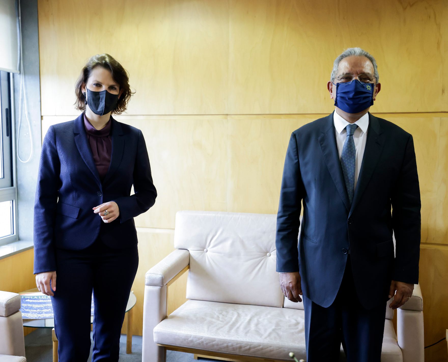 Am 23. April 2021 traf Bundesministerin Karoline Edtstadler (l.) im Rahmen ihres Lissabonbesuchs den Minister für Raumordnung Nelson de Souza (r.).