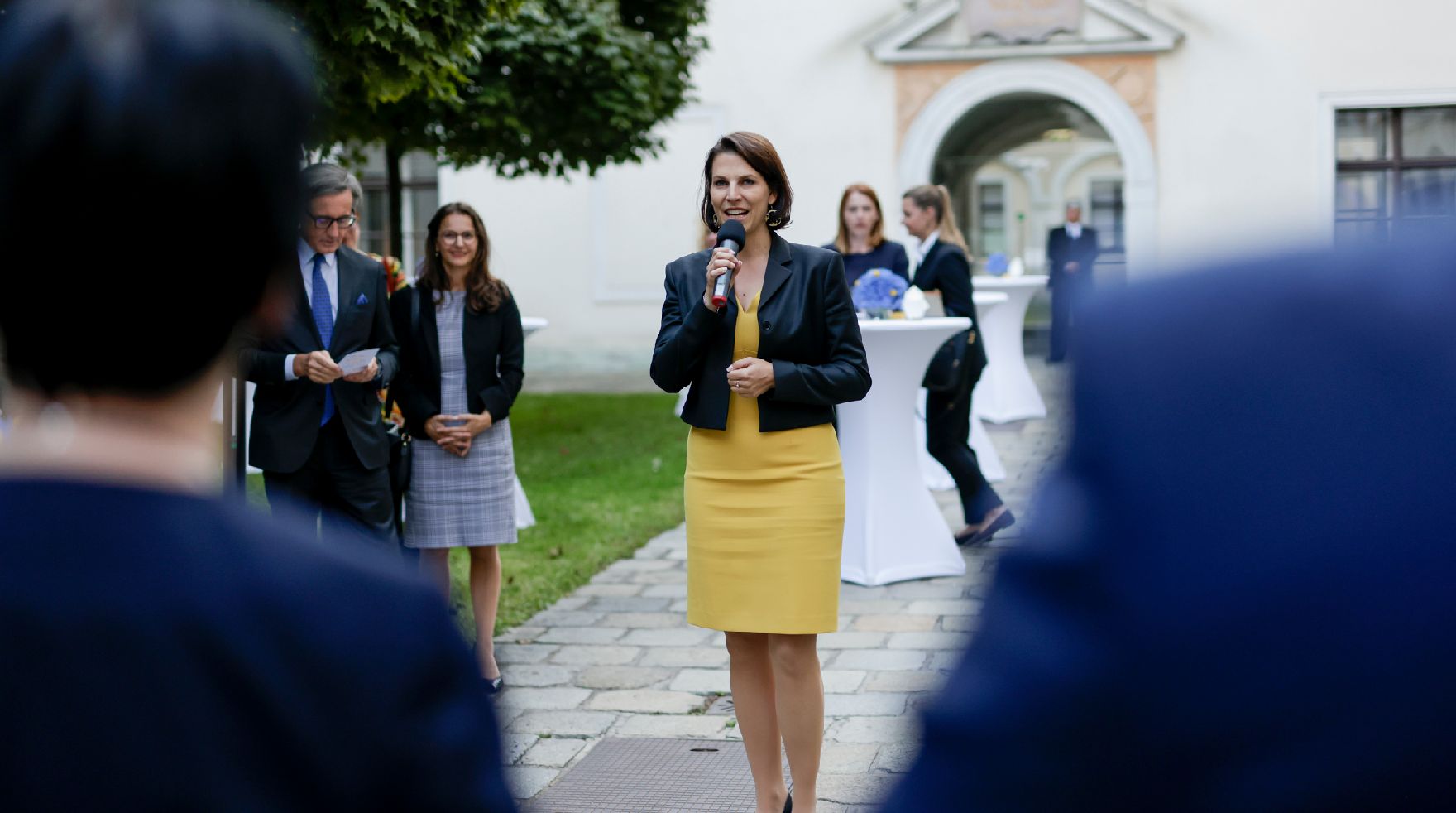 Am 8. September 2021 lud Bundesministerin Karoline Edtstadler (m.) zu einem Europa-Empfang ein.