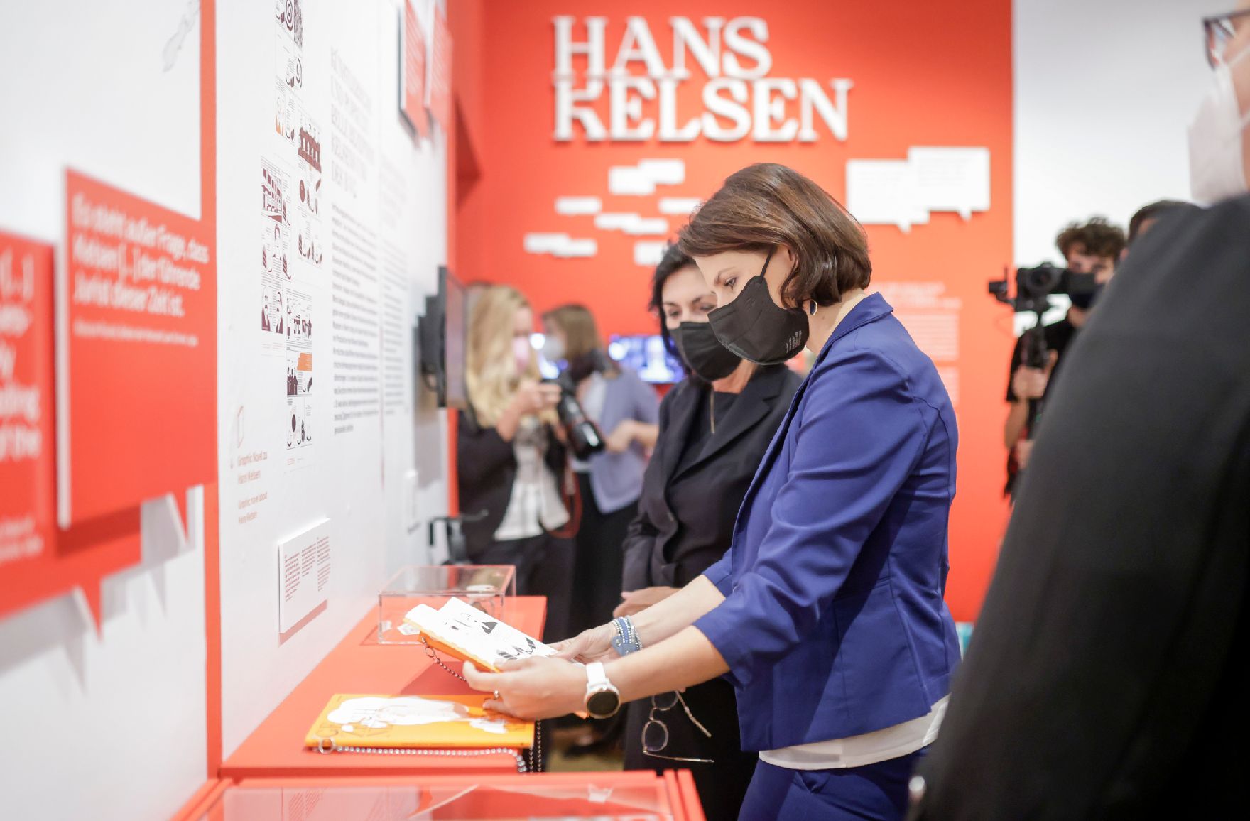 Am 9. September 2021 eröffnete Bundesministerin Karoline Edtstadler (r.) die Hans-Kelsen-Tagung im Jüdisches Museum Wien.