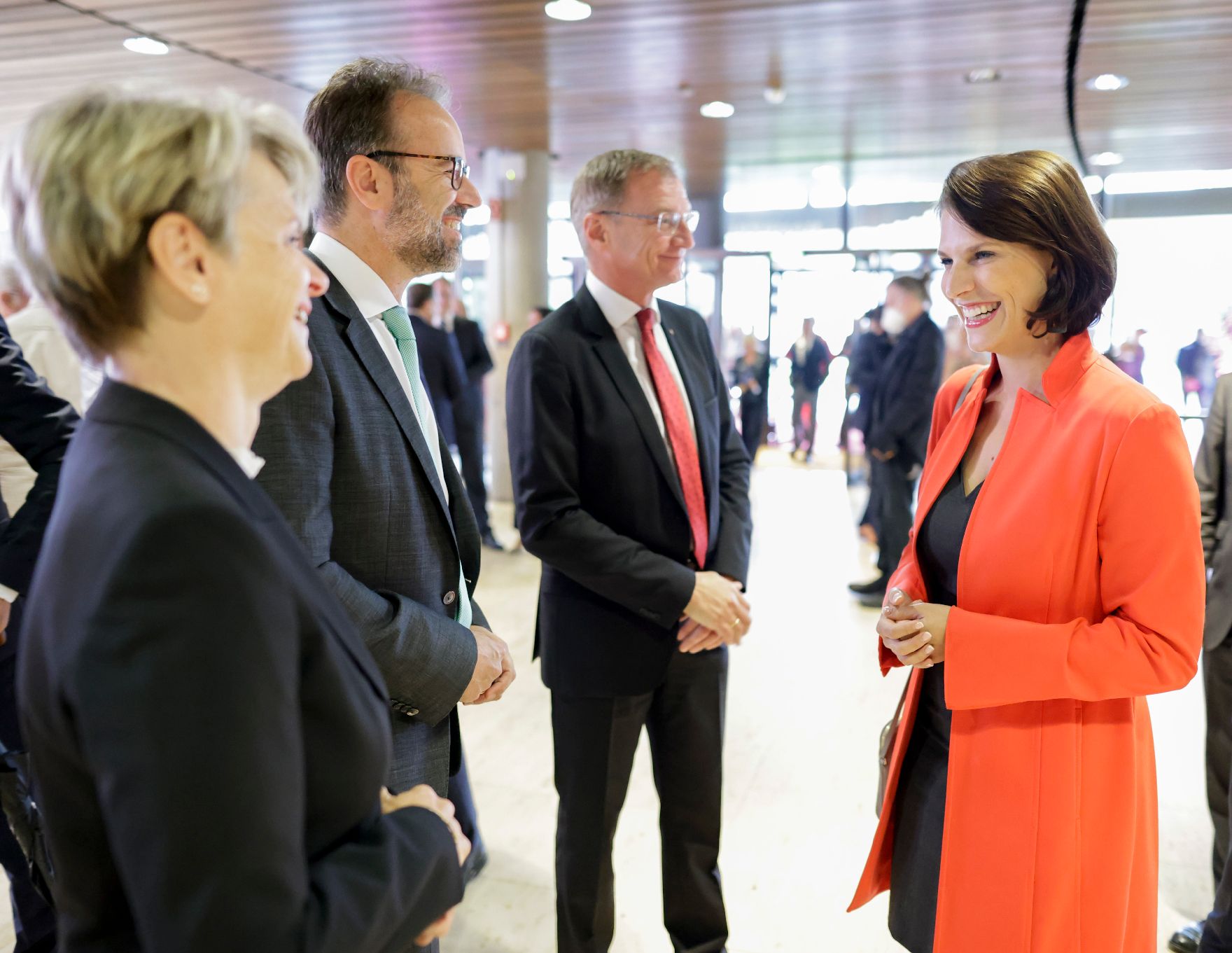 Am 12. September 2021 nahm Bundesministerin Karoline Edtstadler (r.) am Internationalen Brucknerfest Linz teil.