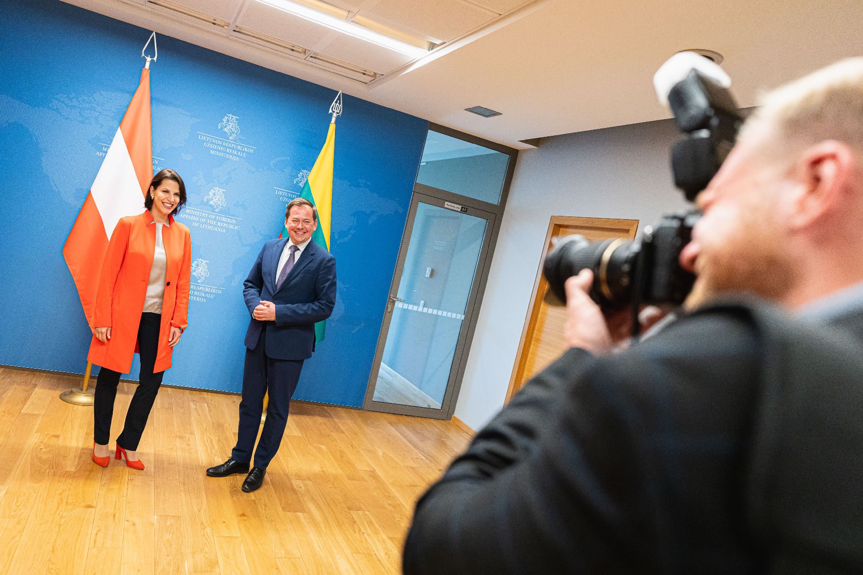 Am 13. September 2021 reiste Bundesministerin Karoline Edtstadler (l.) zu einem Arbeitsbesuch nach Vilnius. Im Bild mit dem Vizeminister für Europäische Angelegenheiten der Republik Litauen, Arnoldas Pranckevièius (r.).