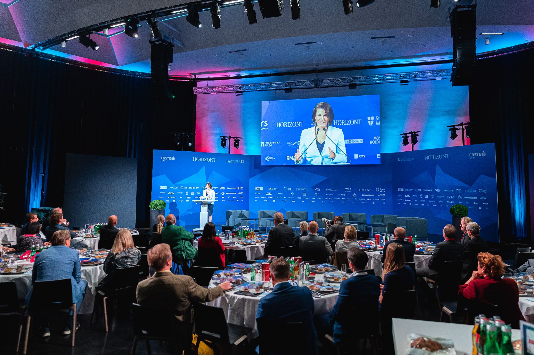 Am 22. September 2021 hielt Bundesministerin Karoline Edtstadler (im Bild) eine Rede bei der Eröffnung der 28. Österreichischen Medientage.