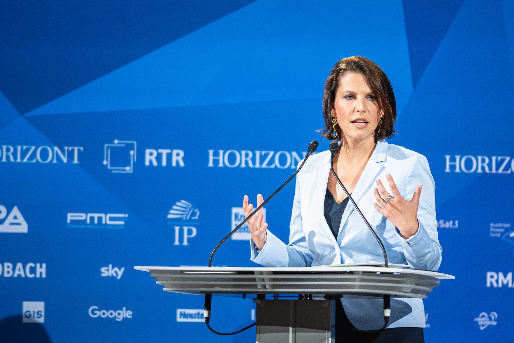 Am 22. September 2021 hielt Bundesministerin Karoline Edtstadler (im Bild) eine Rede bei der Eröffnung der 28. Österreichischen Medientage.