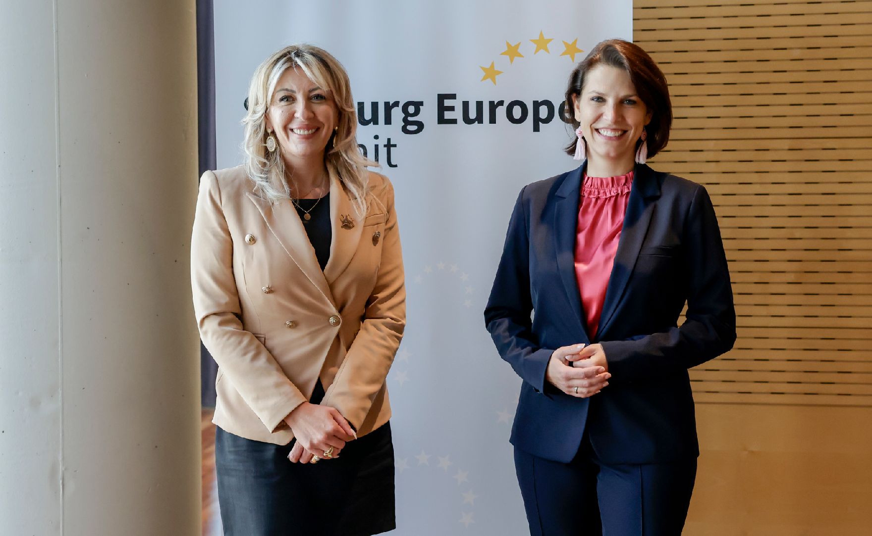 Am 26. September nahm Bundesministerin Karoline Edtstadler (r.) an einer Westbalkan-Erweiterungs Diskussion im Rahmen des Salzburg Summit teil.
