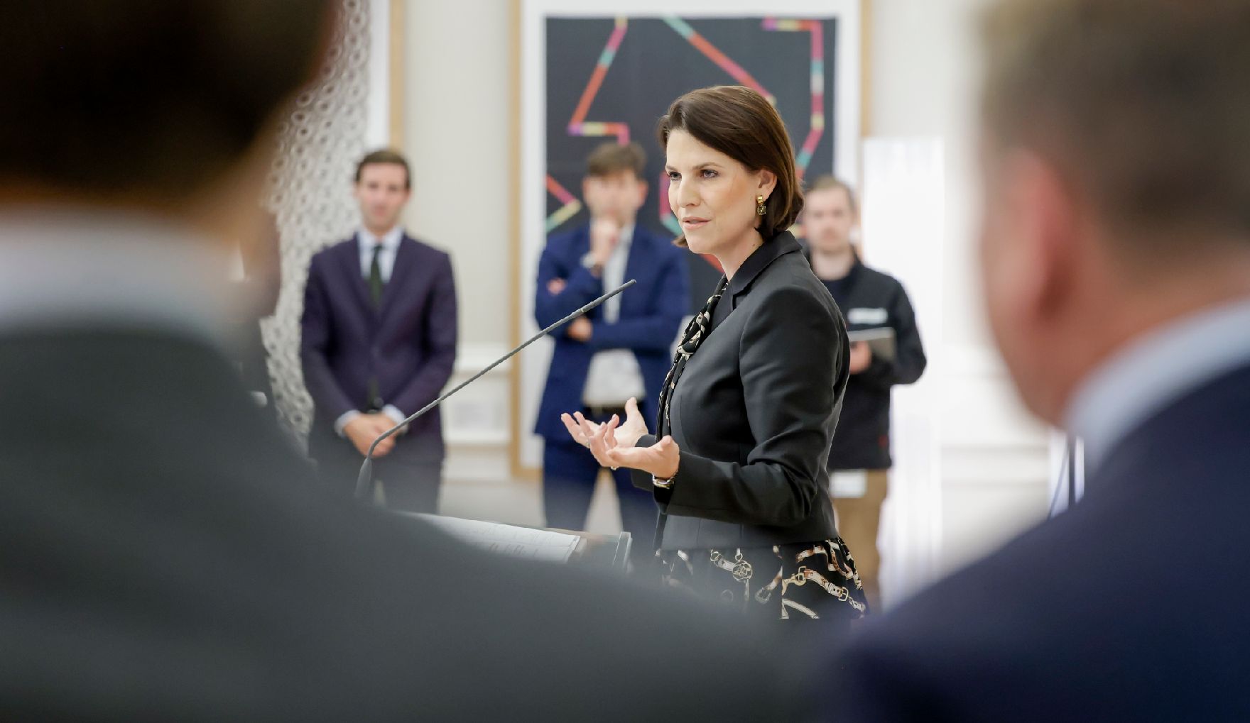 Am 18. Oktober 2021 eröffnete Bundesministerin Karoline Edtstadler die Ausstellung „Österreich in Europa – Dokumente aus dem Staatsarchiv, die Geschichte schrieben“ im Bundeskanzleramt.