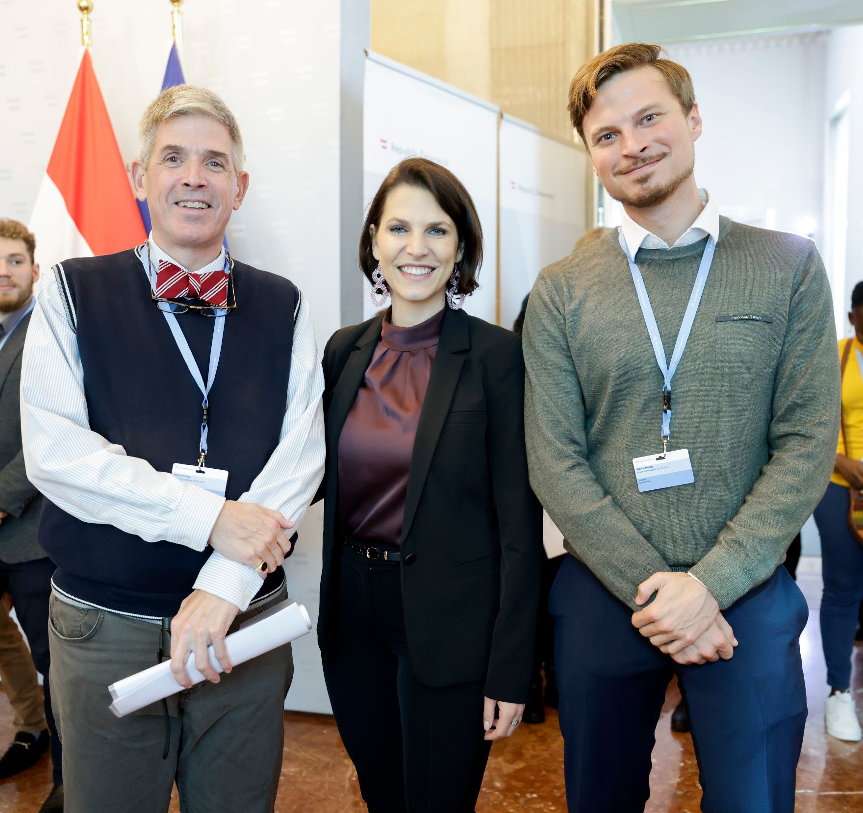Am 26. Oktober 2021 empfing Bundesministerin Karoline Edtstadler (m.) eine Gruppe von Schülerinnen und Schülern der Diplomatischen Akademie zu einem Gespräch.