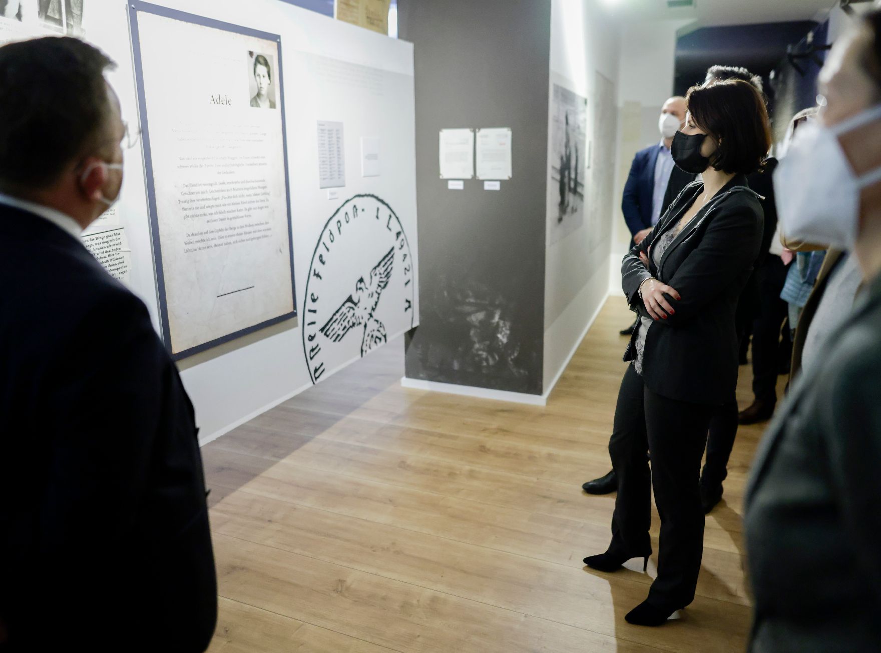 Am 11. Jänner 2022 besuchte Bundesministerin Karoline Edtstadler (2.v.r.) im Rahmen ihres Bundesländertags in der Steiermark die Ausstellung "Bertl & Adele" im Museum für Geschichte.