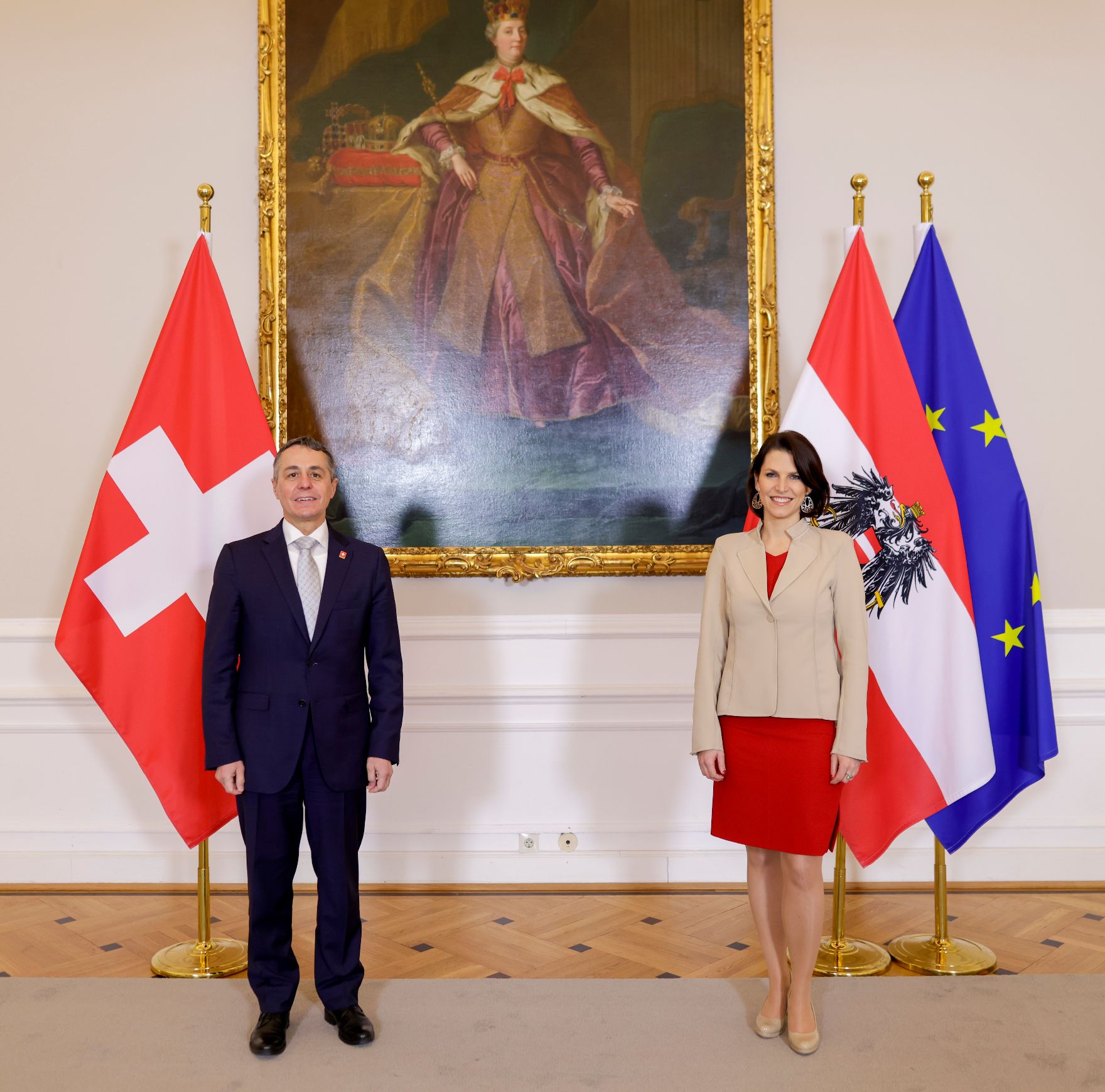 Am 13. Jänner 2022 empfing Bundesministerin Karoline Edtstadler (r.) den schweizer Bundespräsidenten Ignazio Cassis (l.) zu einem Arbeitsgespräch.