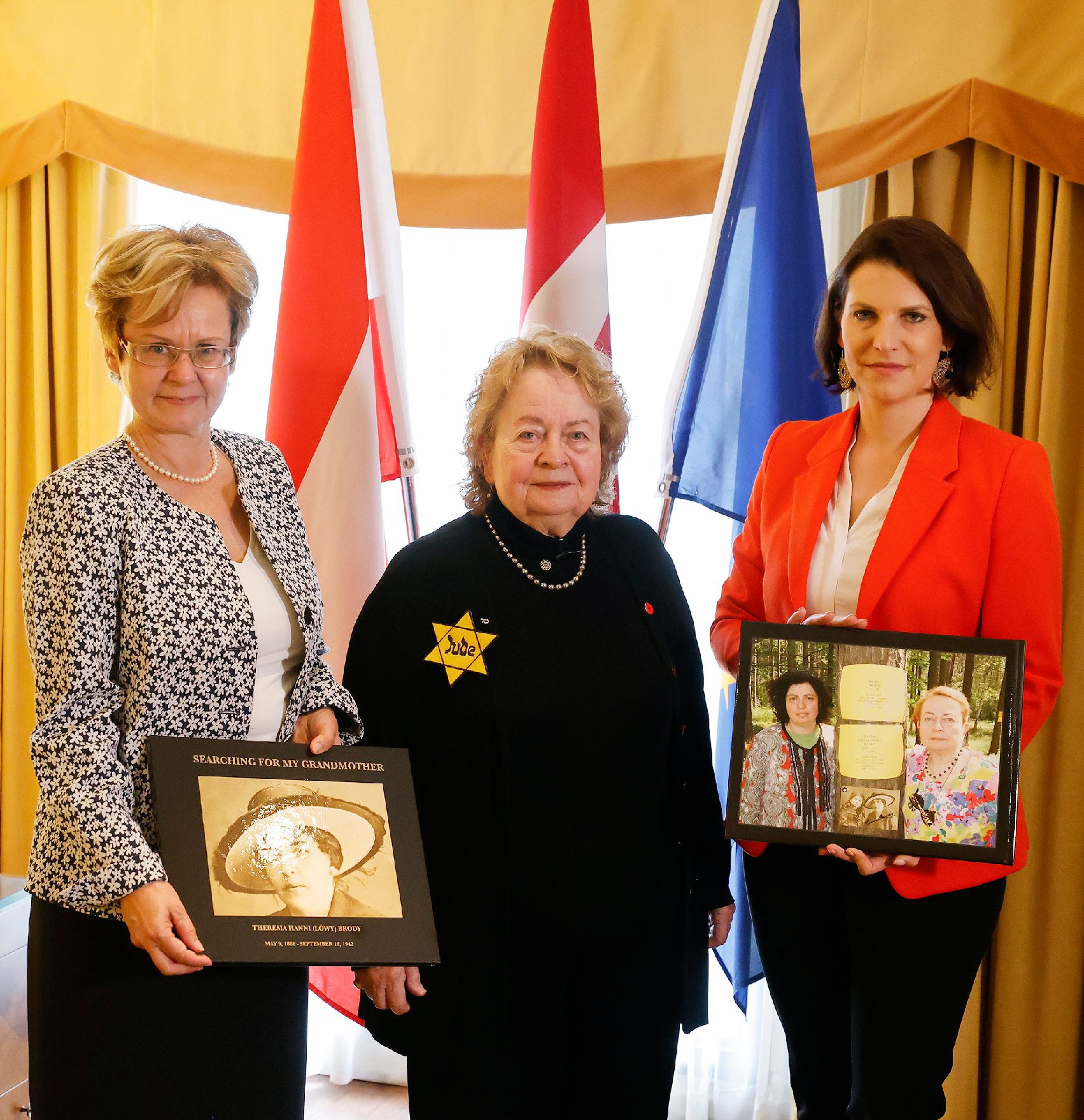 Am 26. Mai 2022 reiste Bundesministerin Karoline Edtstadler (r.) zu einem Arbeitsbesuch nach Toronto. Im Bild beim der Verleihung von österreichischen Staatsbürgerschaften.