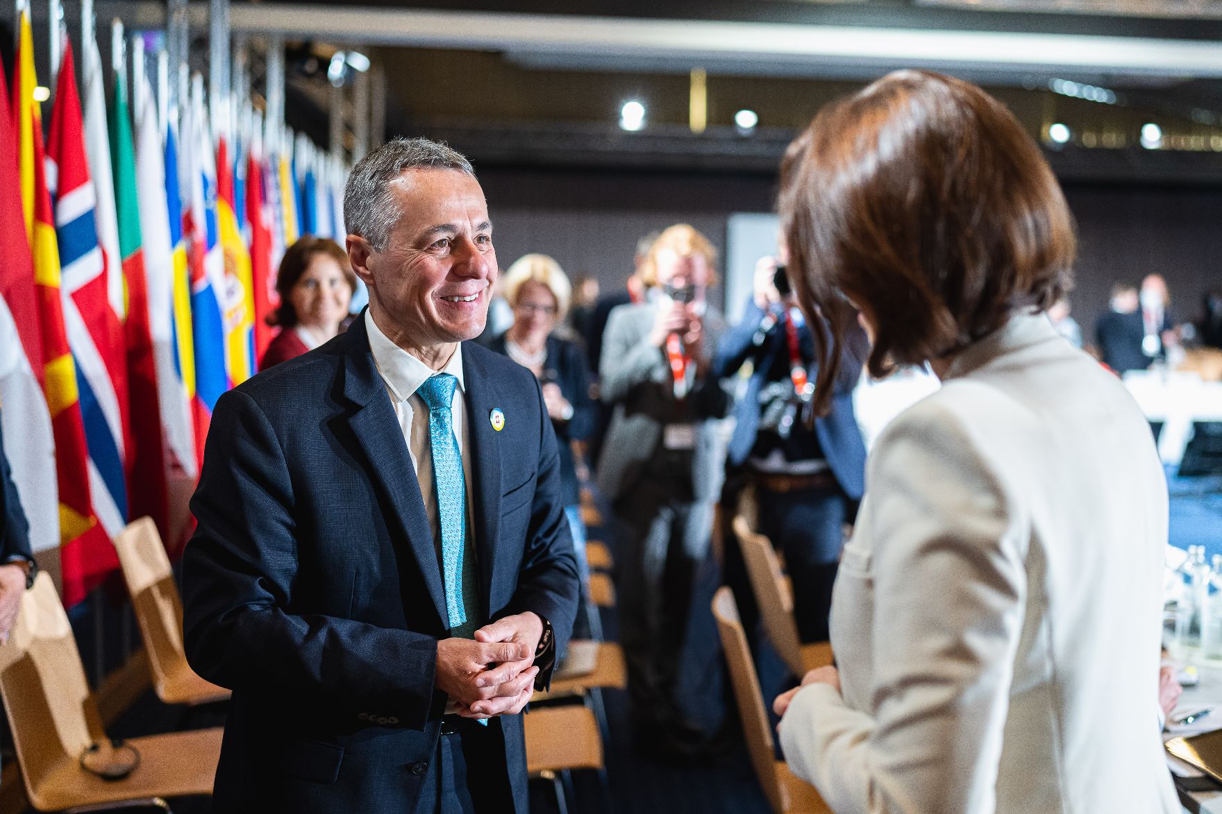 Am 05. Juli 2022 nahm Bundesministerin Karoline Edtstadler (r.) an der Ukraine Recovery Conference (URC 2022) in Lugano teil. Im Bild mit dem Präsidenten der Schweiz, Ignazio Cassis (l.).