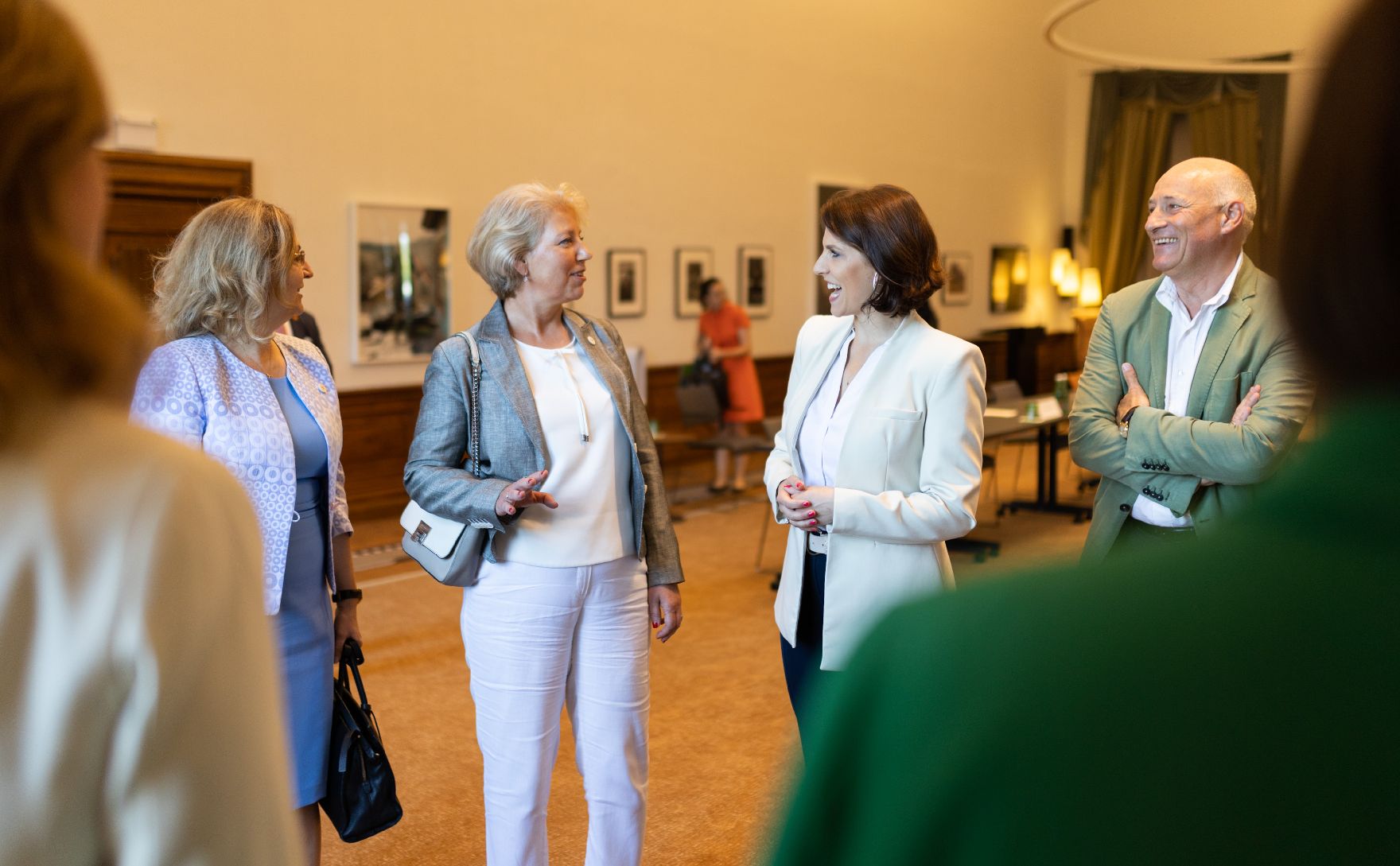 Am 5. August 2022 nahm Bundesministerin Karoline Edtstadler (im Bild) an der „The Next Generation is Female“ Konferenz in Salzburg teil.