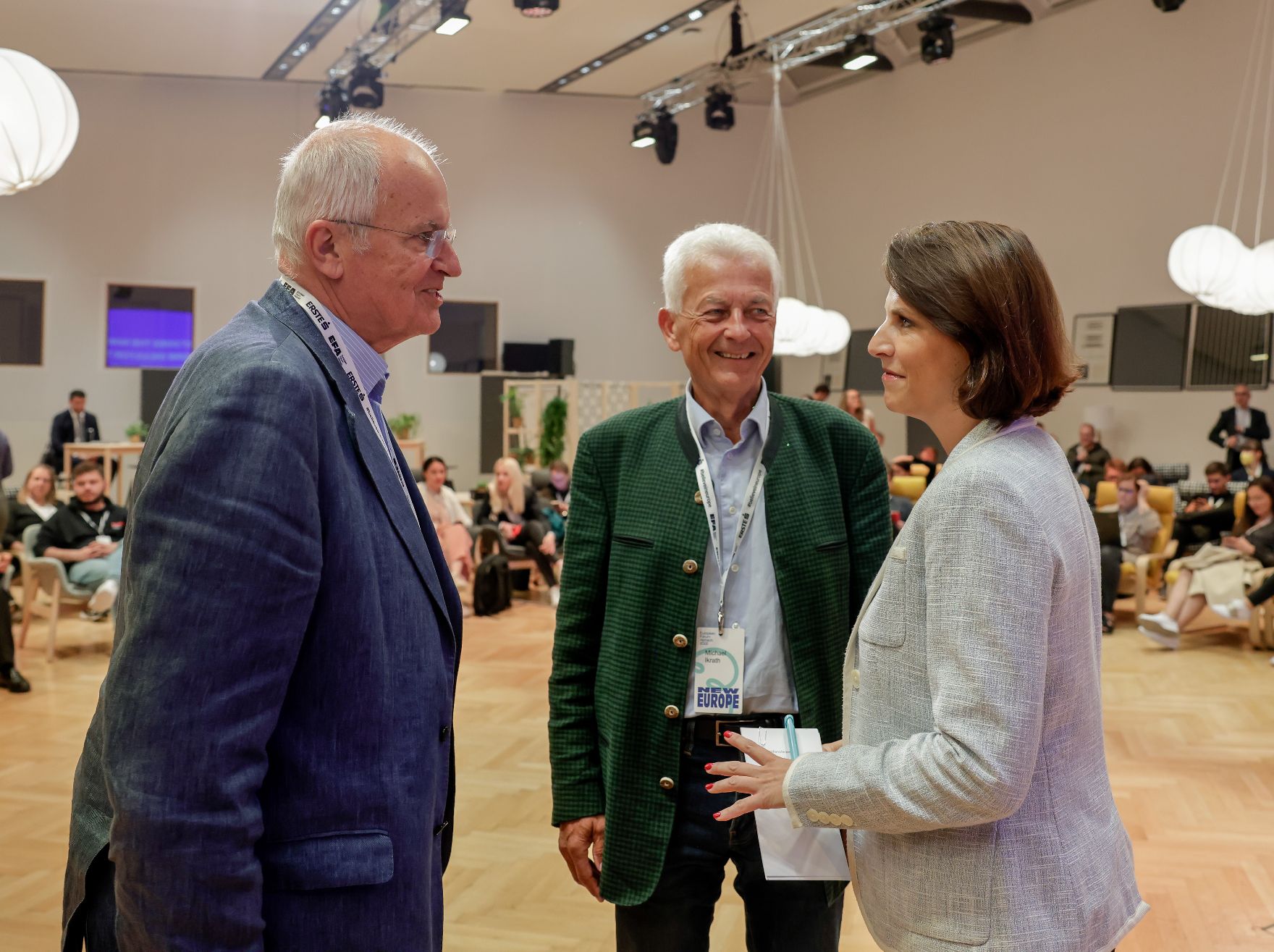 Am 31. August 2021 nahm Bundesministerin Karoline Edtstadler (r.) am Forum Alpbach teil.