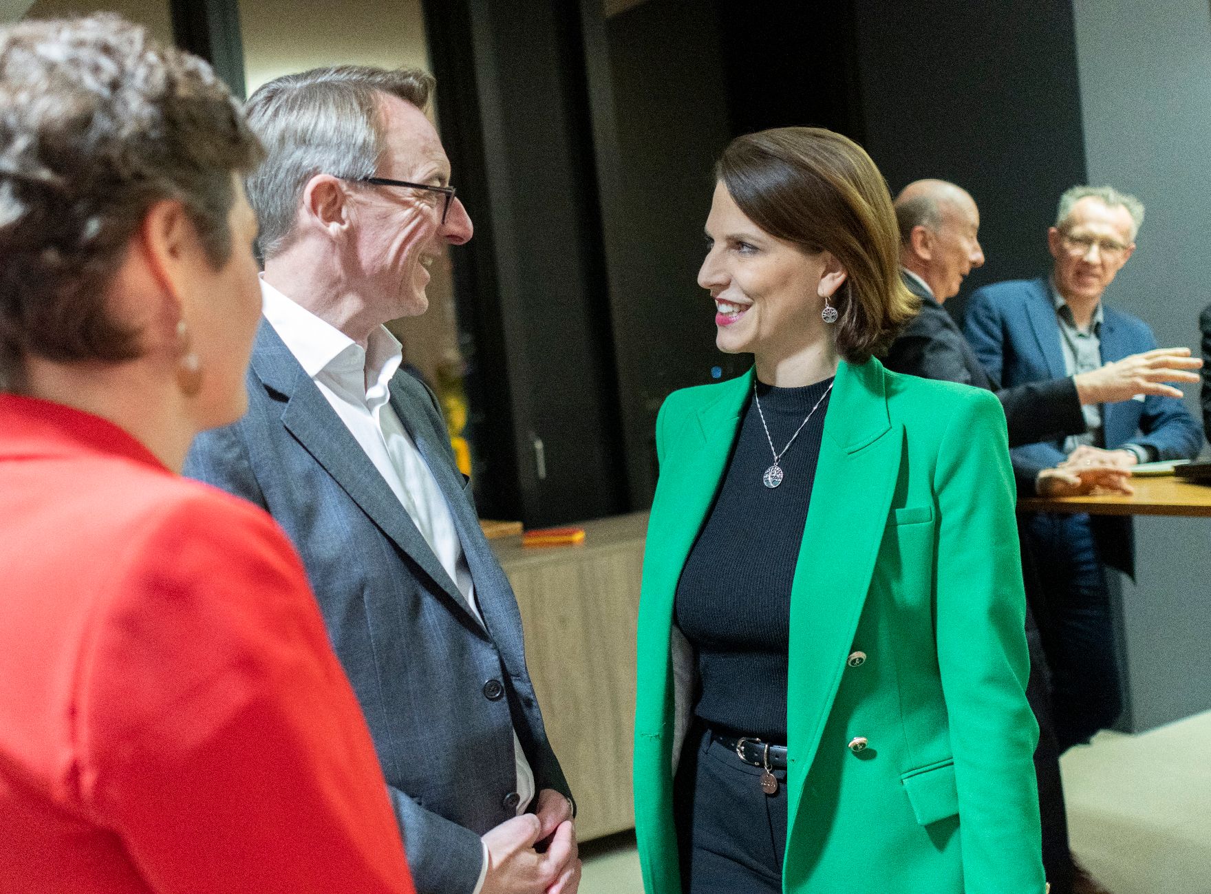 Am 23. März 2023 nahm Bundesministerin Karoline Edtstadler (r.) an einer Podiumsdiskussion “Digitalisierung, Digitale Skills & Nachhaltigkeit“ teil.