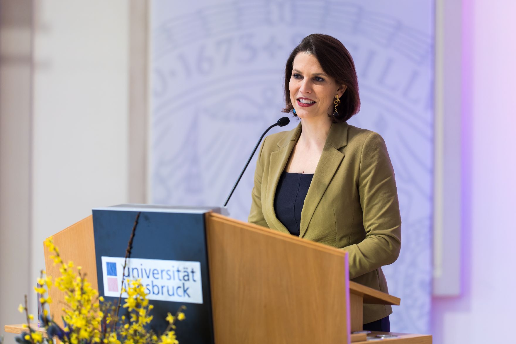 Am 27. März 2023 hielt Bundesministerin Karoline Edtstadler (im Bild) im Rahmen ihres Bundesländertags in Tirol ein Keynote an der Rechtswissenschaftlichen Fakultät der Universität Innsbruck.