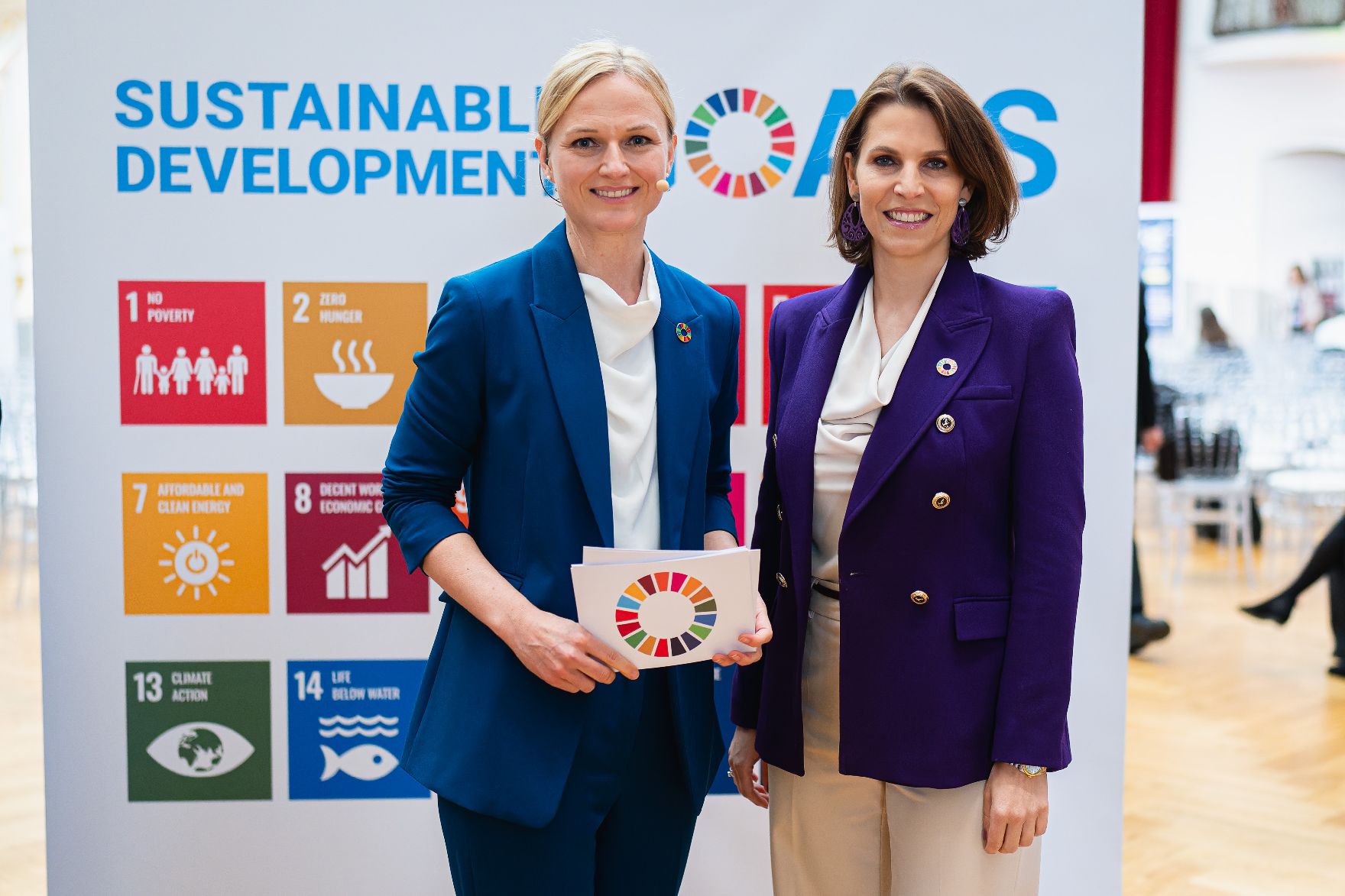 Am 12. Oktober 2023 nahm Bundesministerin Karoline Edtstadler (r.) am SDG Dialogforum 3.0 teil.