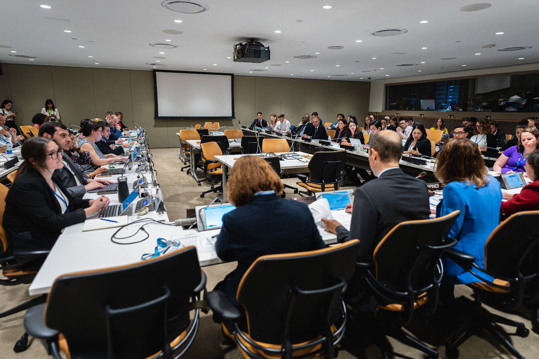 Am 16. Juli 2024 reiste Bundesministerin Karoline Edtstadler zu einem mehrtägigen Arbeitsbesuch nach New York. Im Bild bei der Keynote Speech beim einem AT-Side-Event.