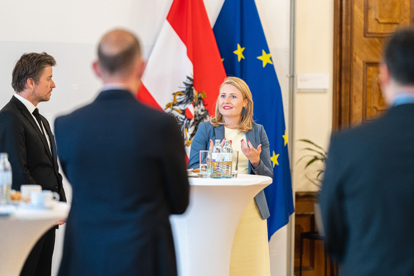 Am 27. Oktober 2021 empfing Bundesministerin Susanne Raab (im Bild) ÖIF-Mitarbeiterinnen und Mitarbeiter aus dem Wertebereich.