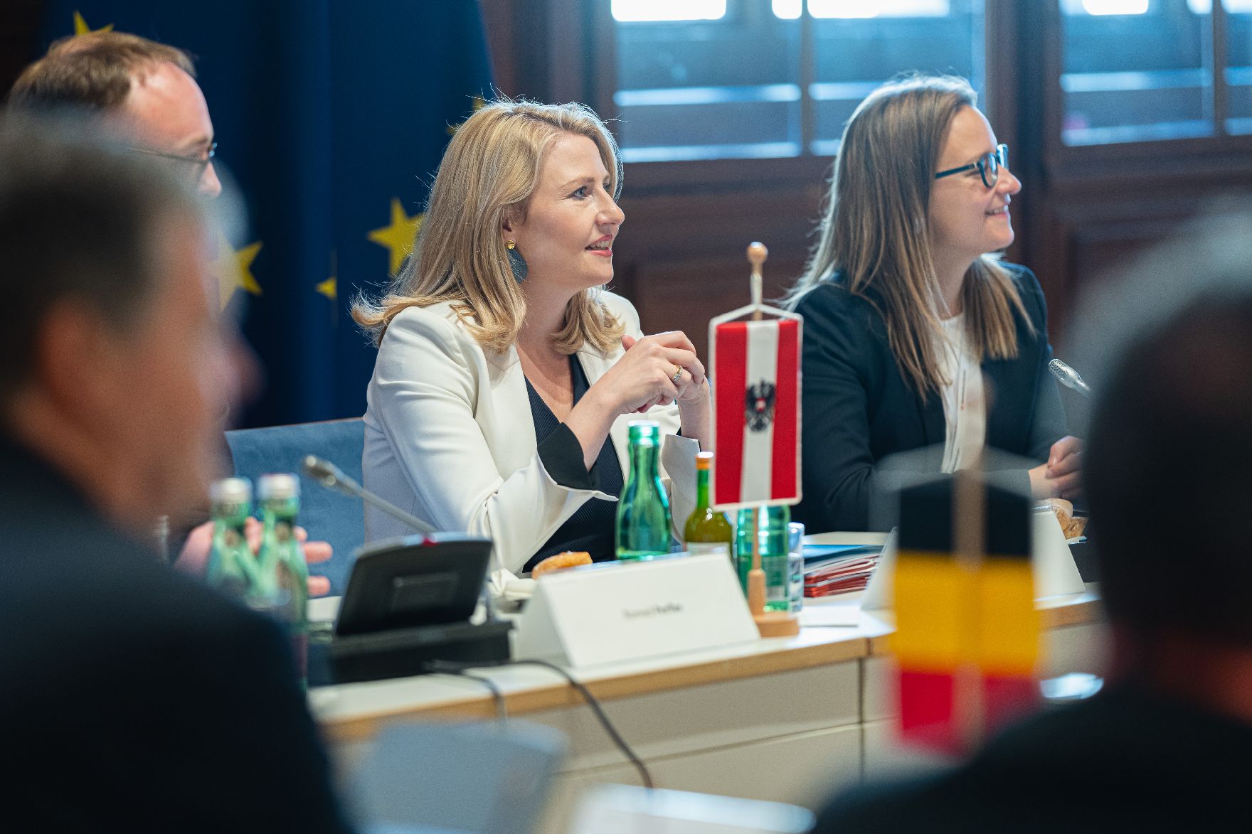 Am 28. Oktober 2021 lud Bundesministerin Susanne Raab (m.) zum Vienna Forum on Countering Segregation and Extremism in the Context of Integration. Im Bild mit