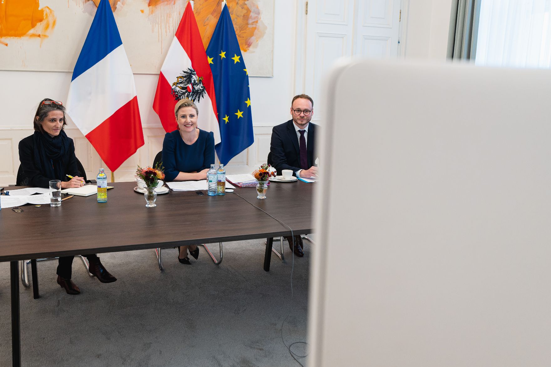 Am 16. November 2022 nahm Bundesministerin Susanne Raab (m.) an einer Videokonferenz mit der französischen Staatssekretärin Sonia Backés teil.