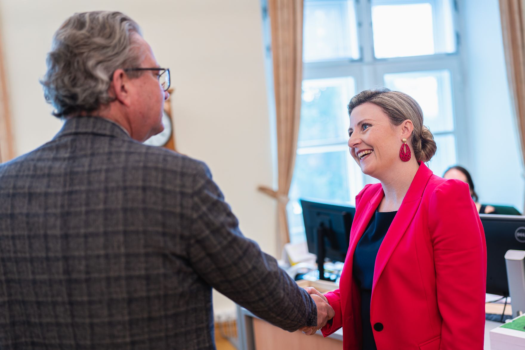 Am 27. Februar 2023 traf Bundesministerin Susanne Raab (r.) im Rahmen ihres Bundesländertags in der Steiermark den steirischen Landeshauptmann Christopher Drexler (l.).