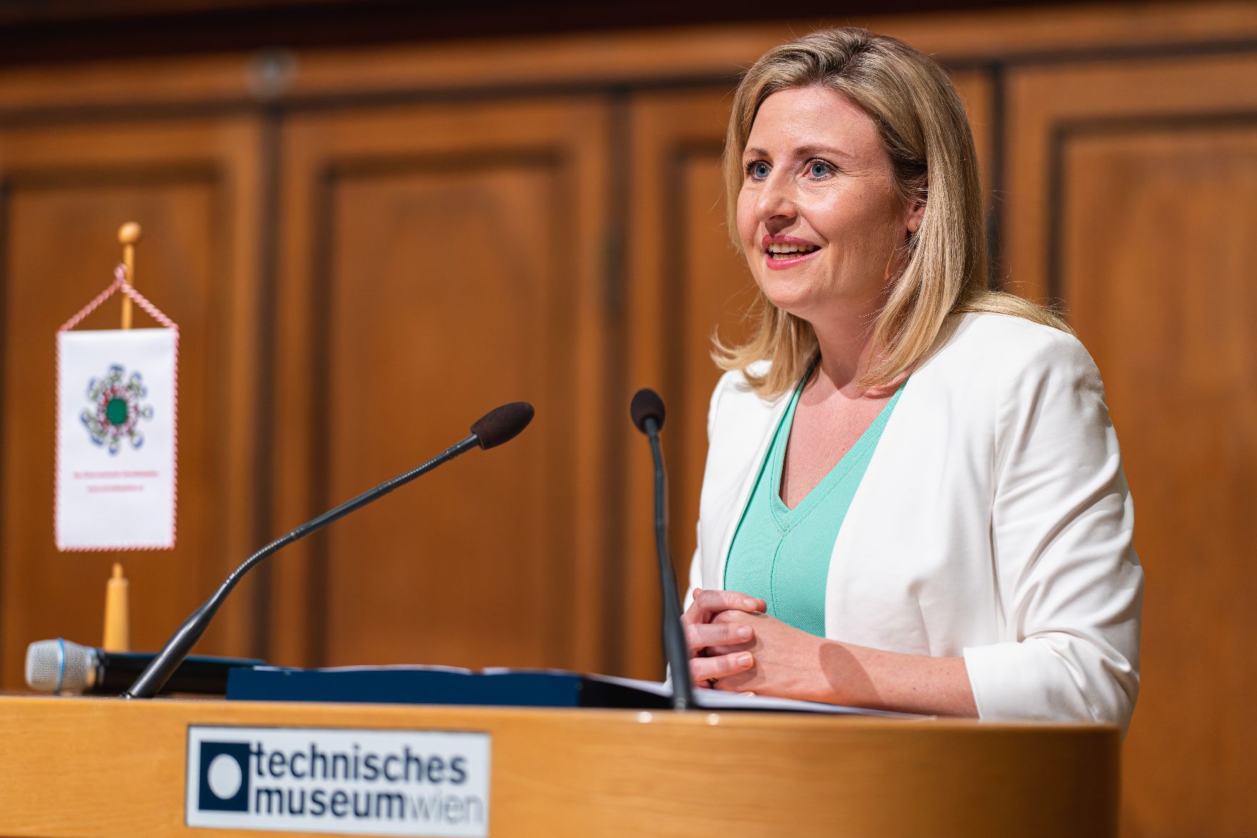 Am 2. Mai 2023 eröffnete Bundesministerin Susanne Raab (im Bild) das Frauenpavillion im Technischen Museum Wien und nahm anschließend an einer Pressekonferenz teil.
