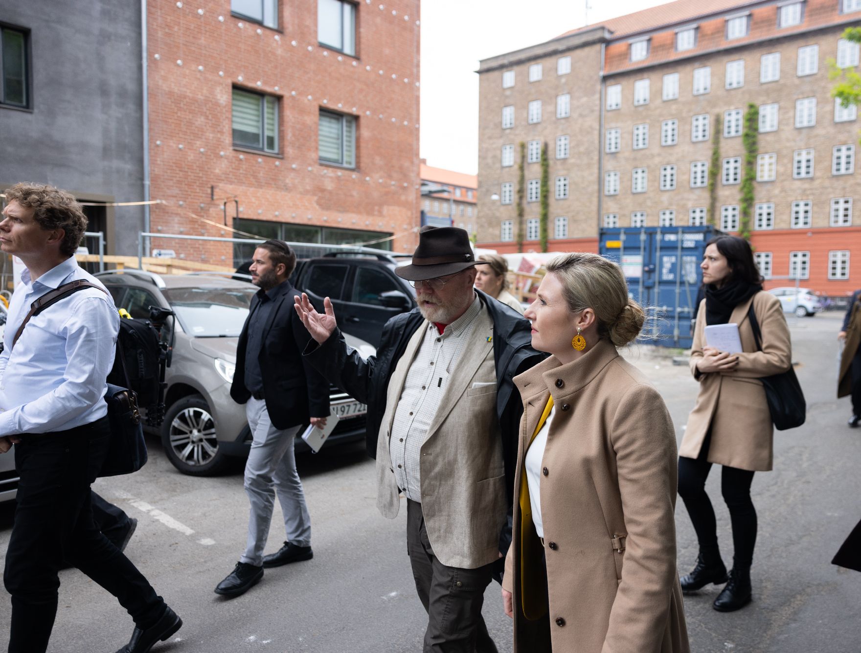 Am 23. Mai 2023 reiste Bundesministerin Susanne Raab (2.v.r.) zu einem mehrtägigen Arbeitsbesuch nach Kopenhagen. Im Bild bei der Stadtteilbesichtigung Mjolnerparken.
