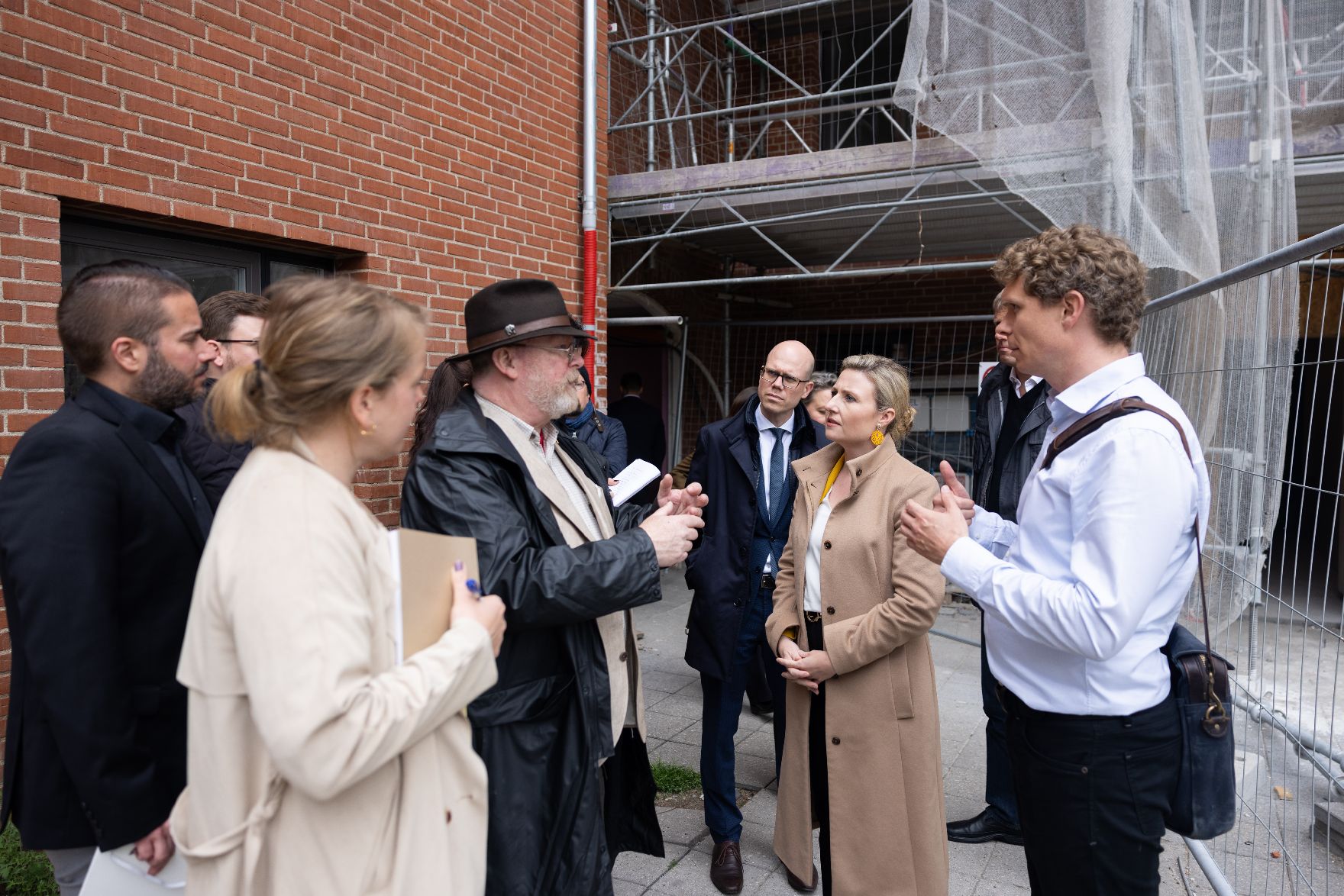 Am 23. Mai 2023 reiste Bundesministerin Susanne Raab (2.v.r.) zu einem mehrtägigen Arbeitsbesuch nach Kopenhagen. Im Bild bei der Stadtteilbesichtigung Mjolnerparken.