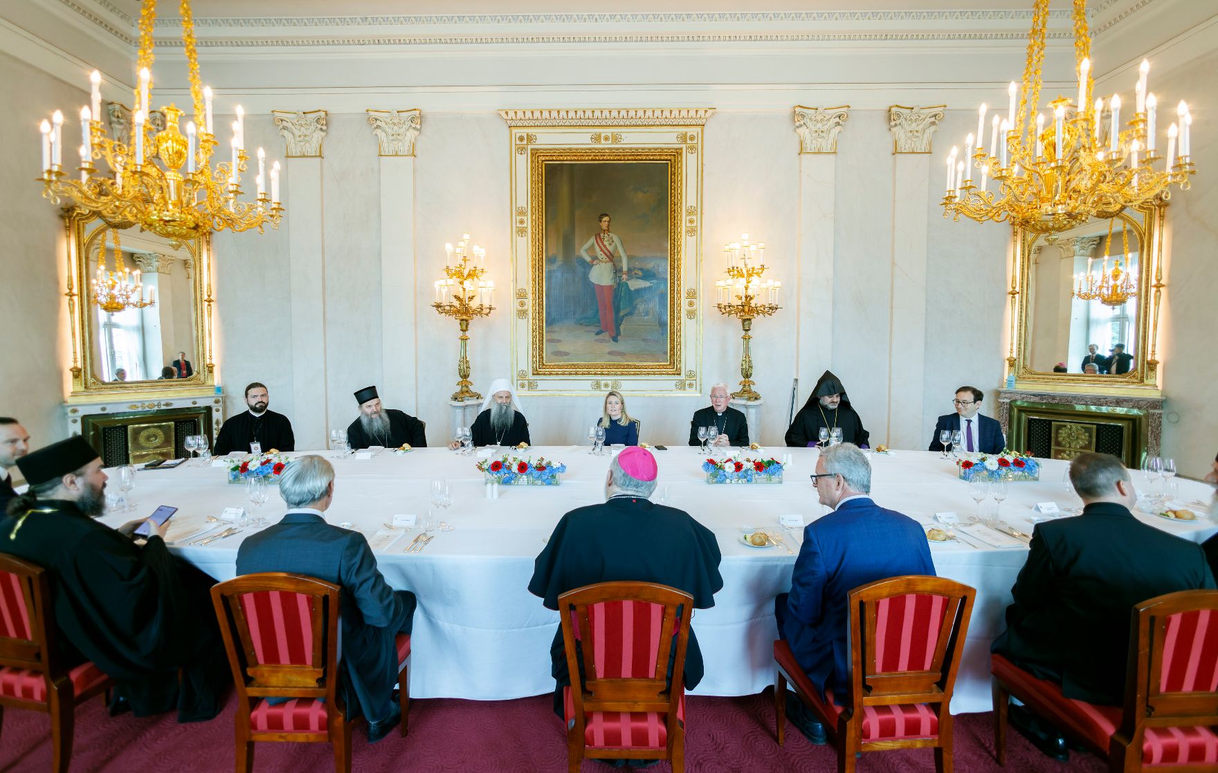 Am 9. Juni 2023 empfing Bundesministerin Susanne Raab den Serbisch-orthodoxer Patriarch Porfirije Perić zu einem Gespräch.