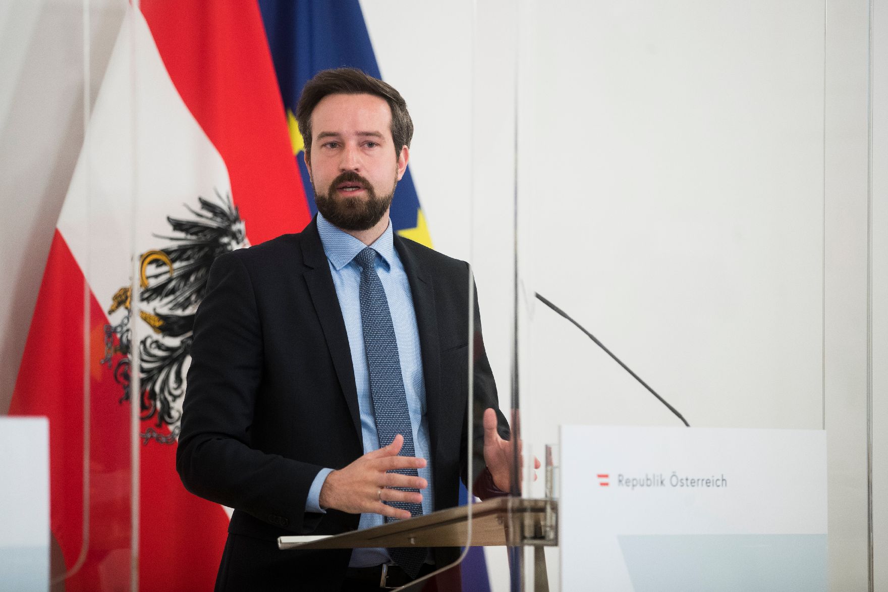 Am 10. März 2021 fand eine Pressekonferenz zum Thema „Maßnahmenpaket gegen extreme Raserei“ statt. Im Bild der Salzburger Landesrat Stefan Schnöll.