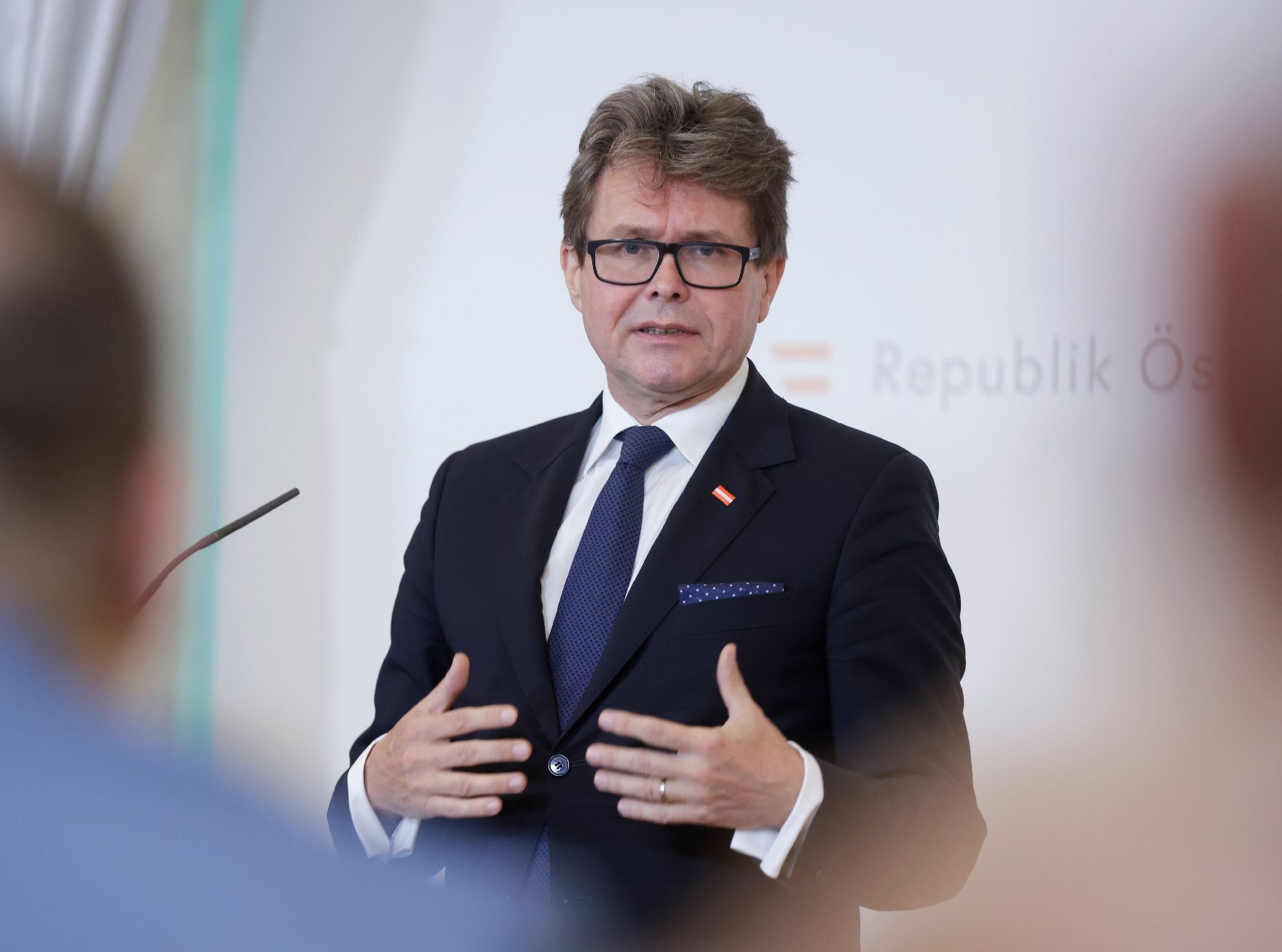 Am 29. Juni 2022 nahmen Vizekanzler Werner Kogler und Bundesminister Martin Polaschek (im Bild) am Pressefoyer nach dem Ministerrat teil.