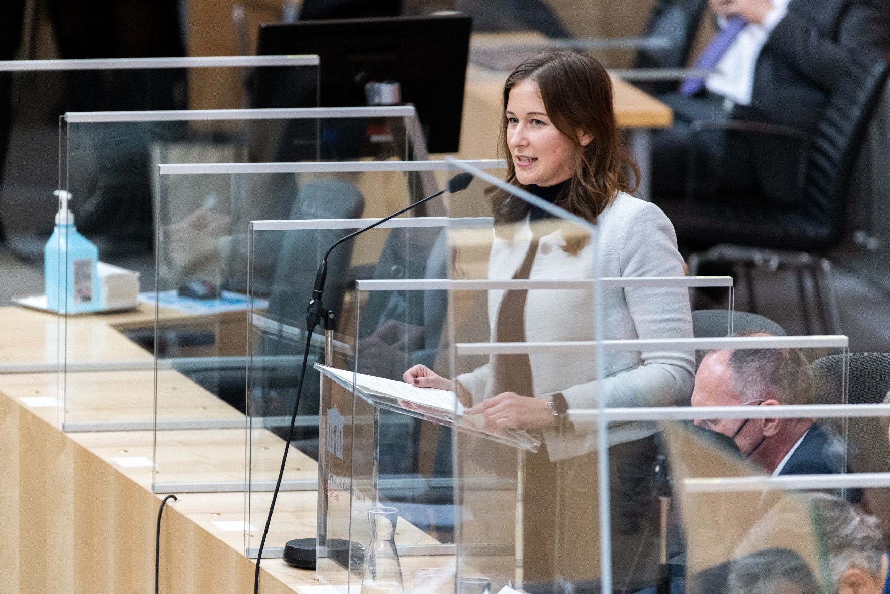 Am 21. Dezember 2021 nahm Staatssekretärin Claudia Plakolm (im Bild) an der Plenarsitzungen des Bundesrates teil.