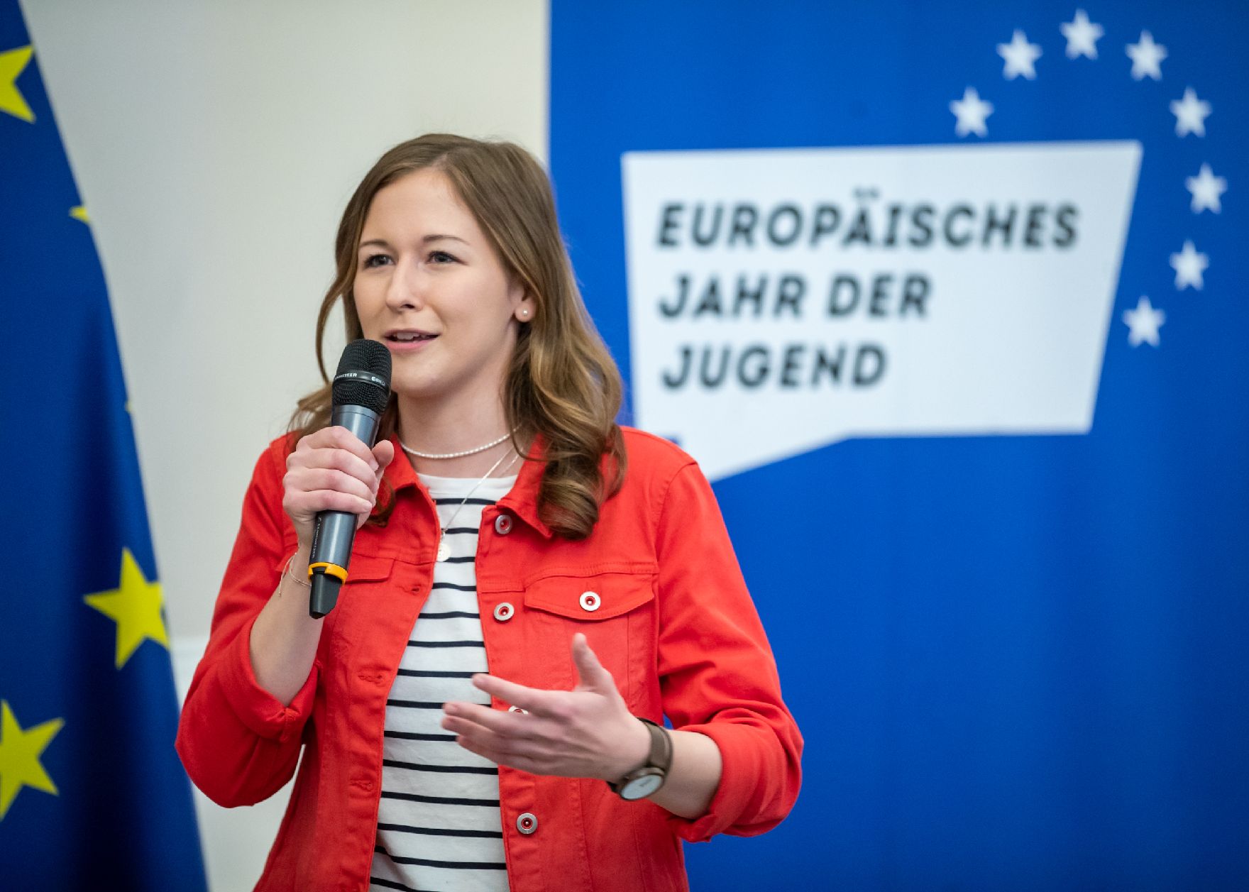 Am 28. April 2022 fand die Auftaktveranstaltung zum Europäischen Jahr der Jugend im Bundeskanzleramt statt. Im Bild Staatssekretärin Claudia Plakolm.