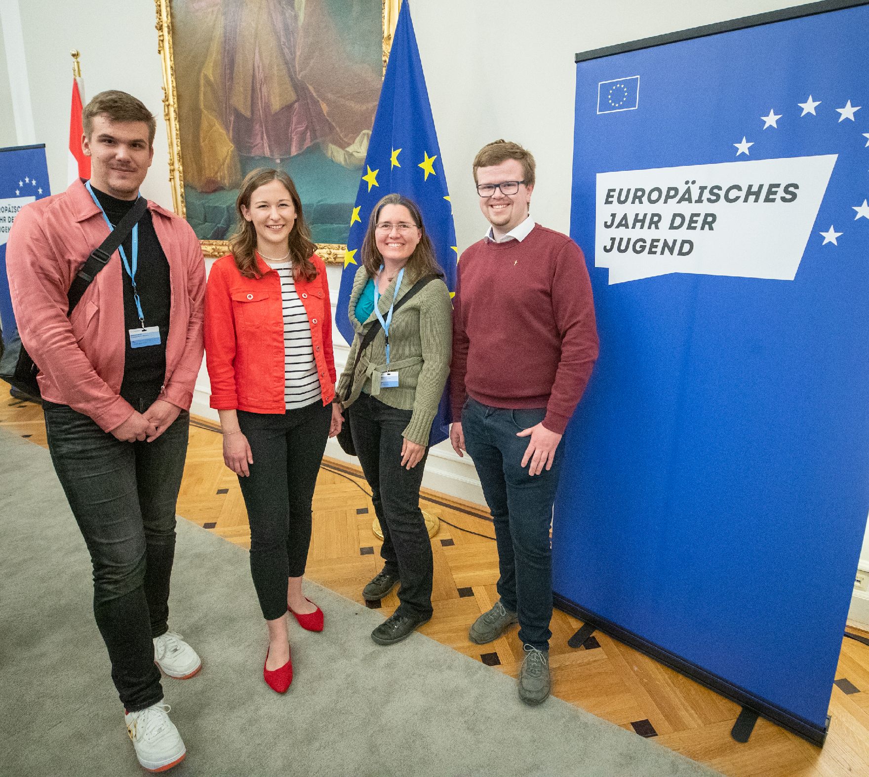 Am 28. April 2022 fand die Auftaktveranstaltung zum Europäischen Jahr der Jugend im Bundeskanzleramt statt. Im Bild Staatssekretärin Claudia Plakolm (2.v.l.).