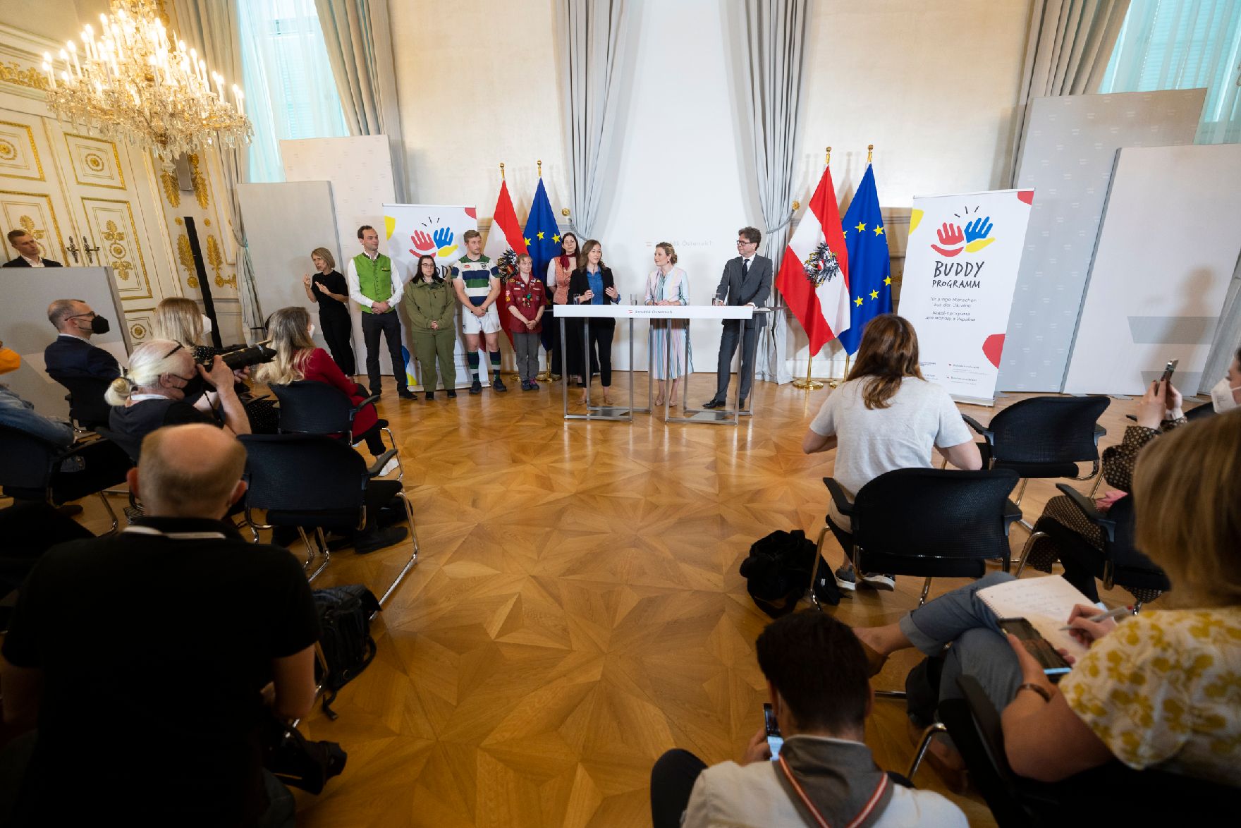 Am 12. Mai 2022 fand eine Pressekonferenz mit Bundesministerin Susanne Raab, Bundesminister Martin Polaschek und Staatssekretärin Claudia Plakolm zum Buddy-Programm für ukrainische junge Vertriebene statt.
