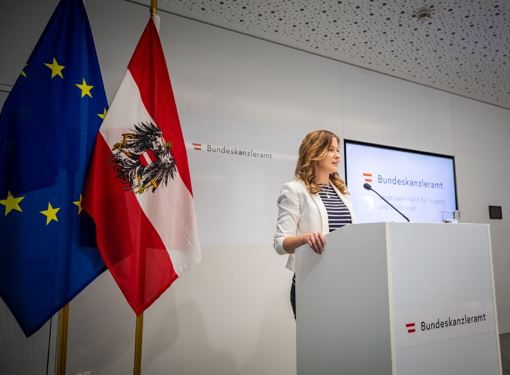 Am 14. Oktober 2022 gab Staatssekretärin Claudia Plakolm (im Bild) eine Pressekonferenz zum Jugendbuget.