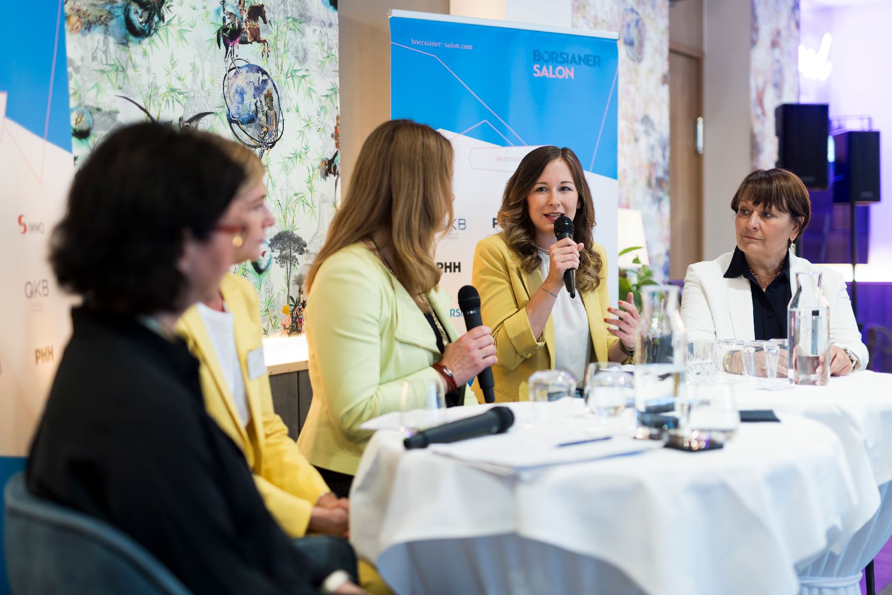 Am 28. Juni 2023 nahm Staatssekretärin Claudia Plakolm (im Bild) am Börsianer Salon zum Thema „Generationen im Clinch: Was ist jetzt gerecht?“ teil.