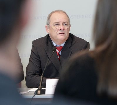Am 26. November 2010 fand im Bundeskanzleramt eine Pressekonferenz zum Thema Vertrauen und Sicherheit beim Einsatz von IKT im Rahmen der "Digitalen Agenda für Europa" statt. Im Bild Manfred Matzka, Sektionschef im Bundeskanzleramt.