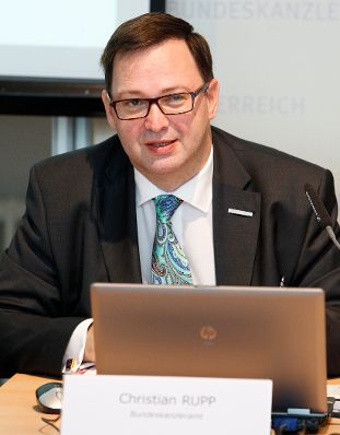 Am 20. April 2012 fand im Bundeskanzleramt ein Pressegespräch zum Thema Open Government Data statt. Im Bild Christian Rupp (Bundeskanzleramt).