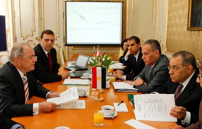 Am 23. April 2012 empfing Sektionschef Manfred Matzka (l.) den ägyptischen Minister Safwat El Nahas (r.) zu einem Gespräch im Bundeskanzleramt.