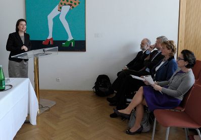 Am 5. März 2013 fand im Bundeskanzleramt ein Treffen der deutschsprachigen nationalen Ethikkommissionen statt. Im Bild Frauenministerin Gabriele Heinisch-Hosek bei der Eröffnung der Veranstaltung.