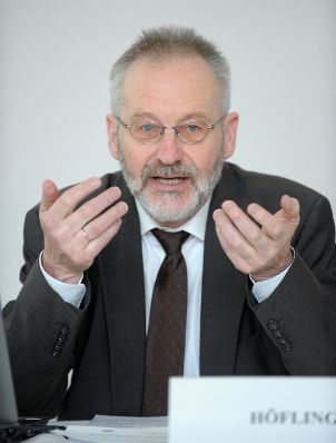 Am 5. März 2013 fand im Bundeskanzleramt ein Treffen der deutschsprachigen nationalen Ethikkommissionen statt. Im Bild Wolfram Höfling, Mitglied des Deutschen Ethikrates.