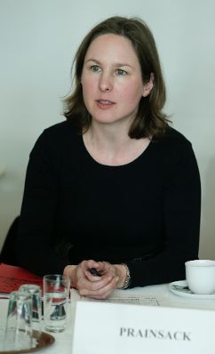 Am 5. März 2013 fand im Bundeskanzleramt ein Treffen der deutschsprachigen nationalen Ethikkommissionen statt. Im Bild Moderatorin Barbara Prainsack.