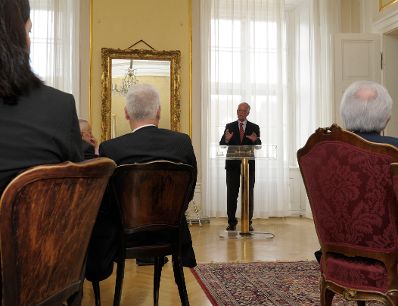 Am 7. und 8. Mai 2013 fand im Bundeskanzleramt die EuDEM Konferenz (Conference on European Democracy) statt. Im Bild Werner Fasslabend bei der Eröffnung.