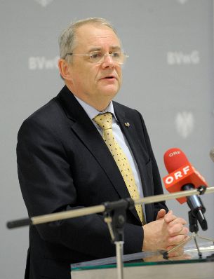 Am 18. Dezember 2013 fand die Übergabe des neuen Amtsgebäudes für das Bundesverwaltungsgericht in Wien statt. Im Bild Sektionschef Manfred Matzka.