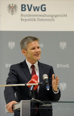 Am 18. Dezember 2013 fand die Übergabe des neuen Amtsgebäudes für das Bundesverwaltungsgericht in Wien statt. Im Bild Kanzleramtsminister Josef Ostermayer.